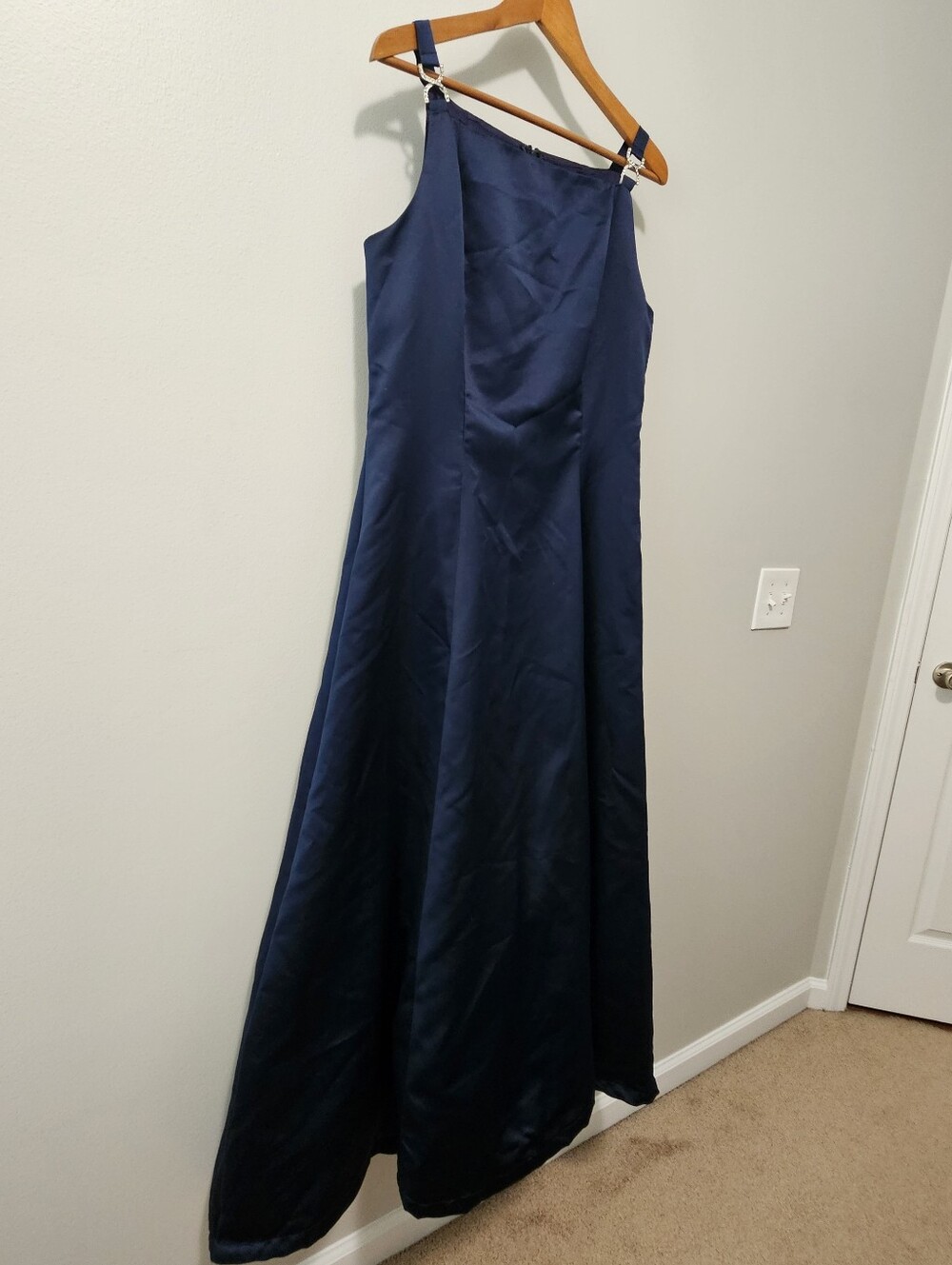 Dress - Picture 2 of 10